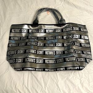 Victoria’s Secret Tote bag zipper closure NWT